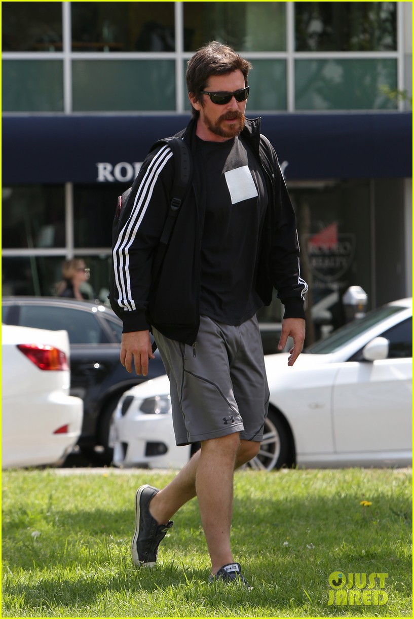 christian bale steps out in his workout gear for a meeting 183632314