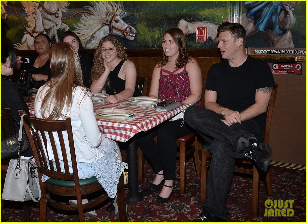 nick carter took his 20 biggest fans out for lunch 05