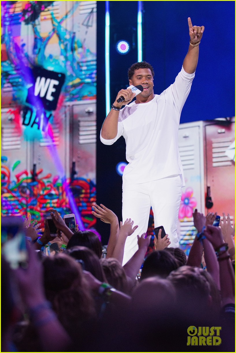 ciara russell wilson hit the stage at seattles we day 2016 113636866