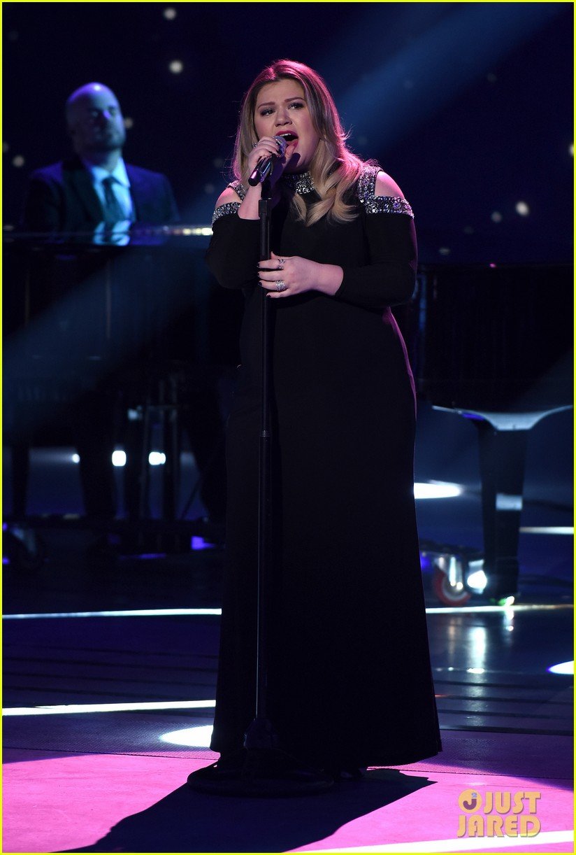 kelly clarkson a moment like this american idol finale 013625295