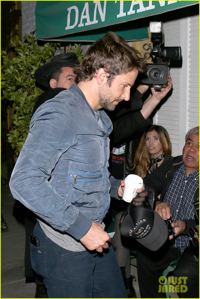 bradley cooper takes his mom to surprise guns n roses show 103620063