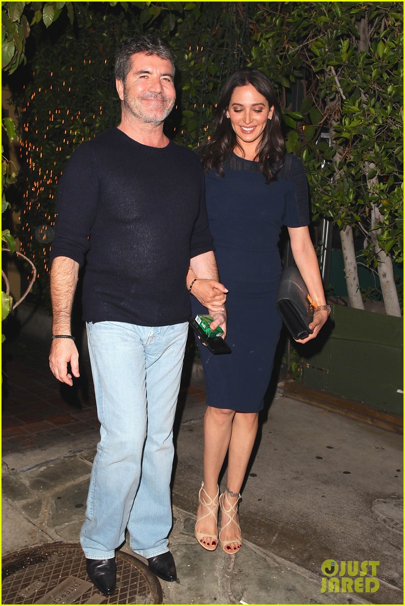 simon cowell dines with his girlfriend after american idol finale 013625987