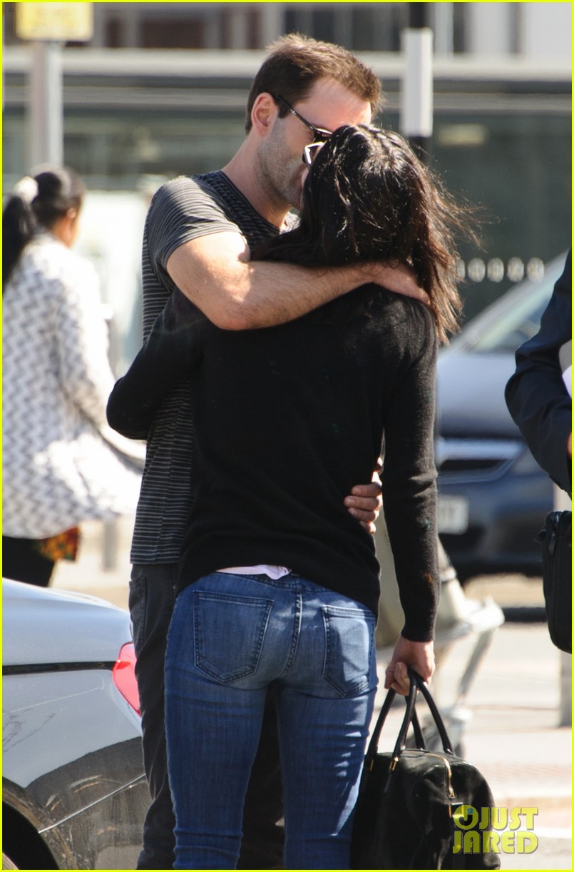 Courteney Cox Kisses Johnny McDaid Before Her Flight Home Photo