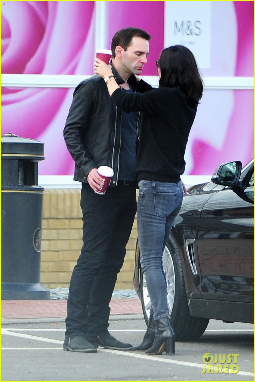 Courteney Cox Kisses Johnny McDaid Before Her Flight Home Photo