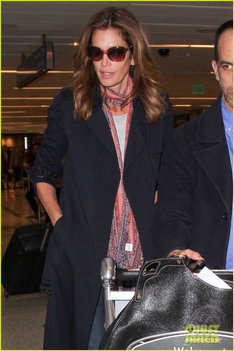 cindy crawford arrives home after her trip to colombia 12