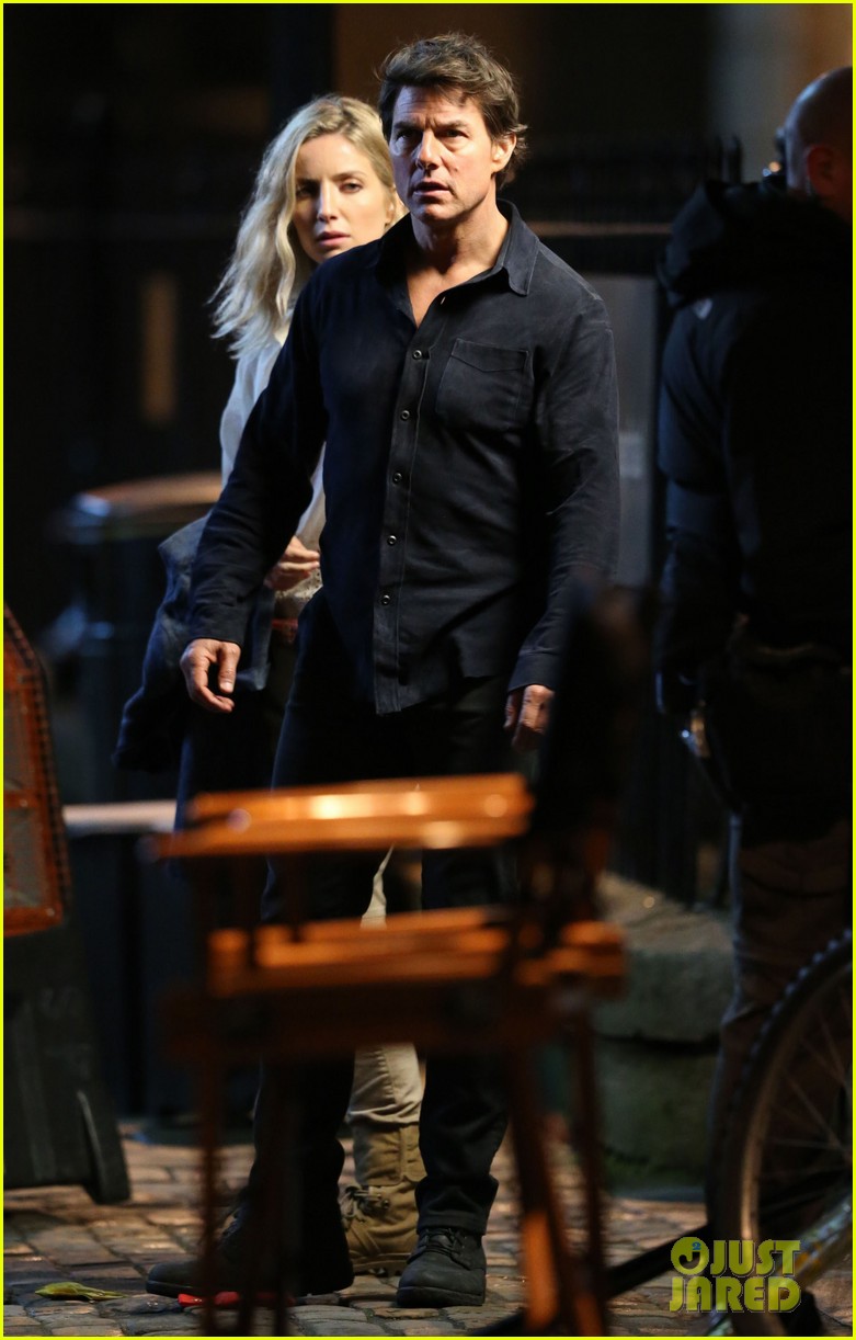 tom cruise spotted on the mummy set with annabelle wallis 123623638