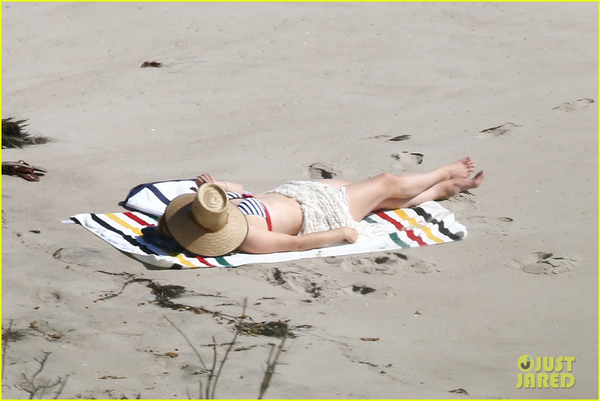 lana del rey bares bikini body while sunbathing at the beach 12