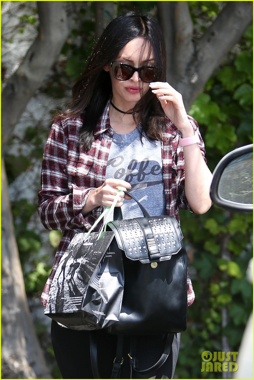 megan fox steps out after going to hawaii with brian green 14