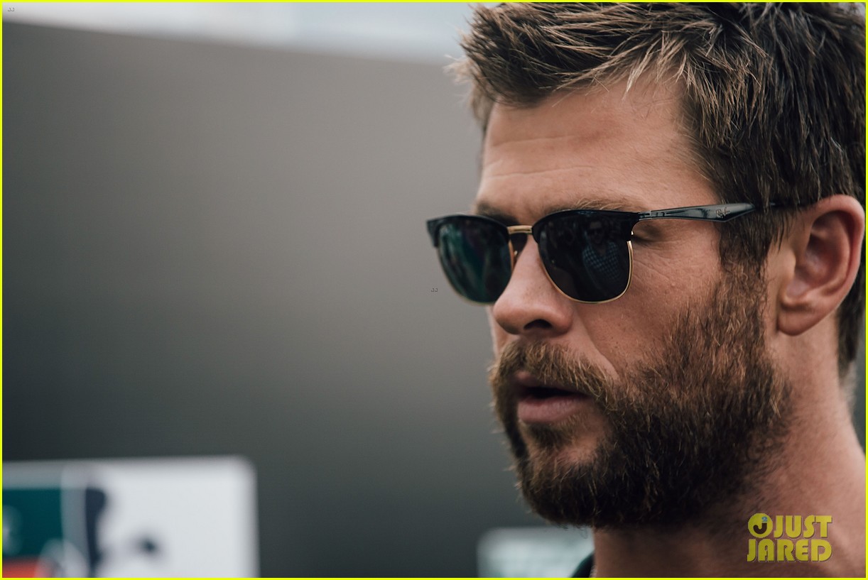 chris hemsworth gets praised by his ghostbusters co stars 063624639