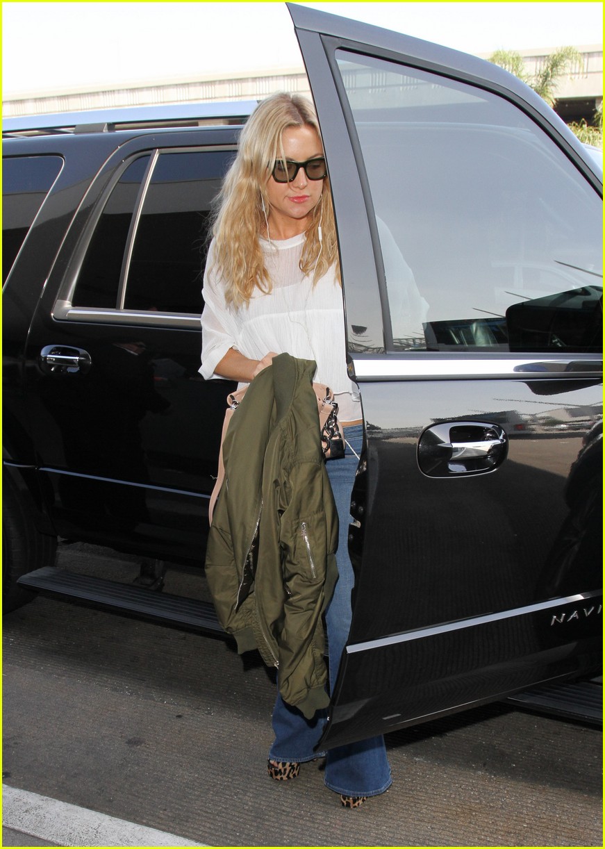 kate hudson touches down in nyc 083642082