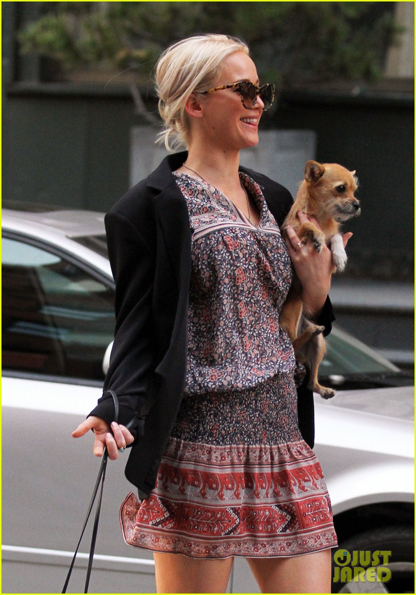 jennifer lawrence takes her dog pippi for a walk 063635028
