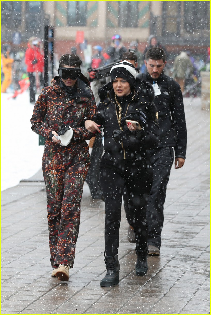 kendall kylie jenner skiing with sisters 183623373