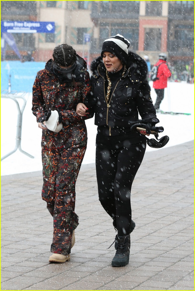 kendall kylie jenner skiing with sisters 203623375
