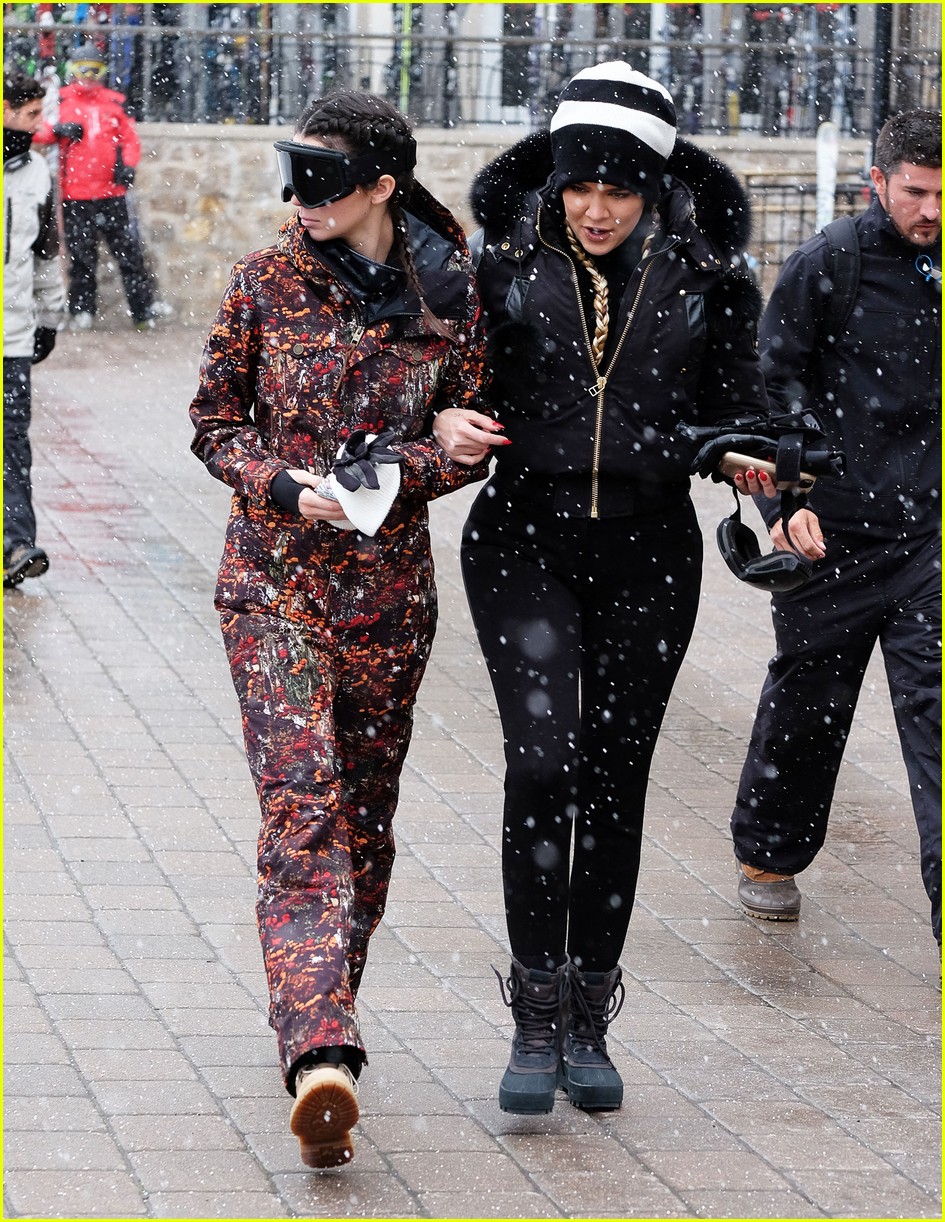 Khloe Kardashian & Sisters Hit Slopes for Some Snowboarding Photo