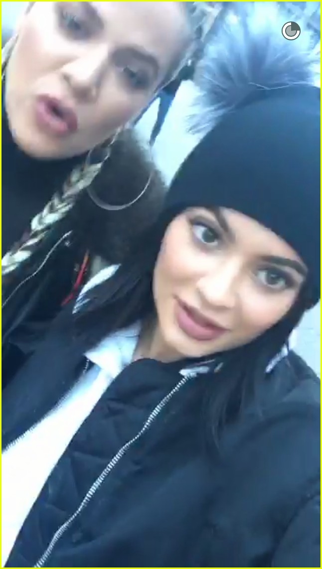 kendall kylie jenner skiing with sisters 323623387