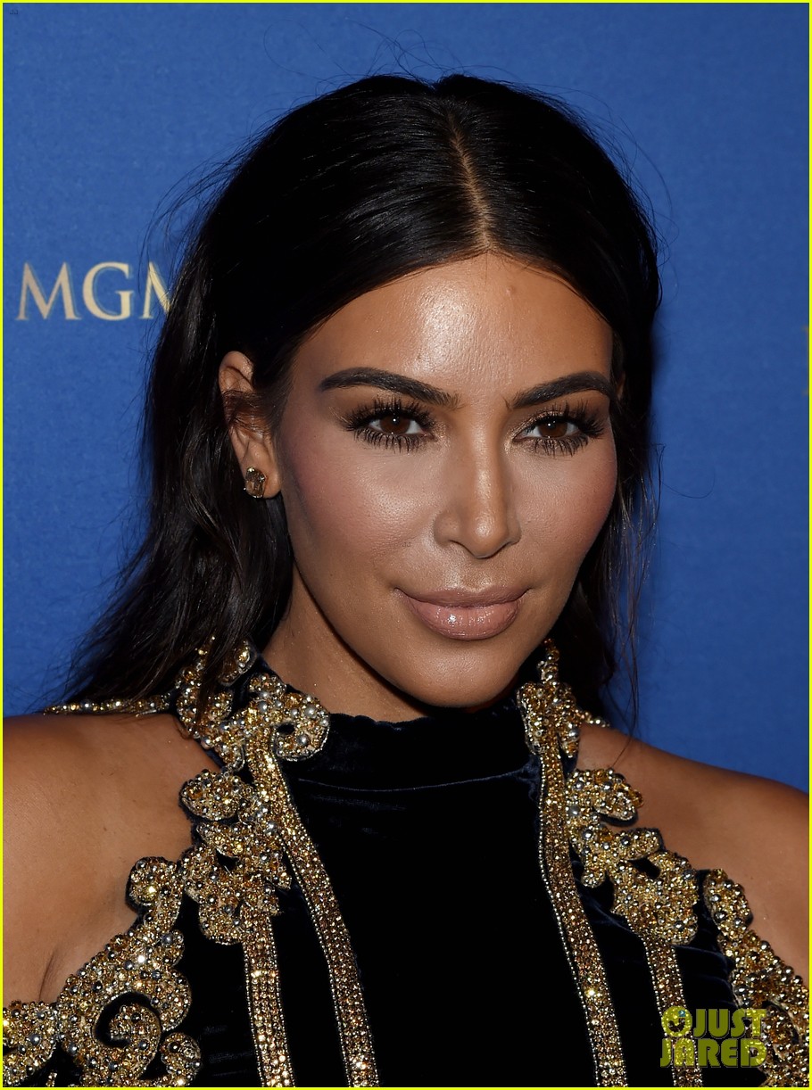 kim kardashian attends party in vegas after travel trouble 023626360