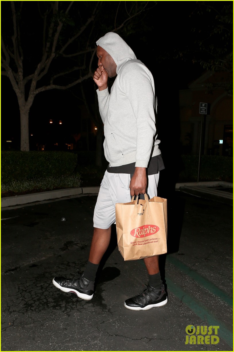lamar odom buys groceries after khloe kardashians cryptic note 17