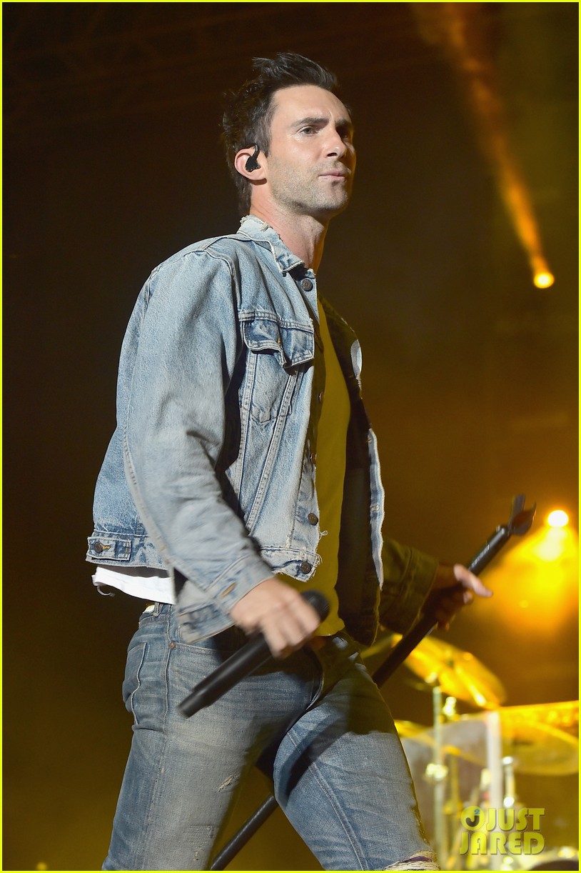 maroon 5 performs animals at iheartradio music awards 2016 013622252