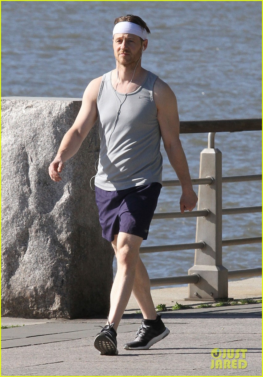 ben mckenzie wears a tank shorts for his afternoon jog 07