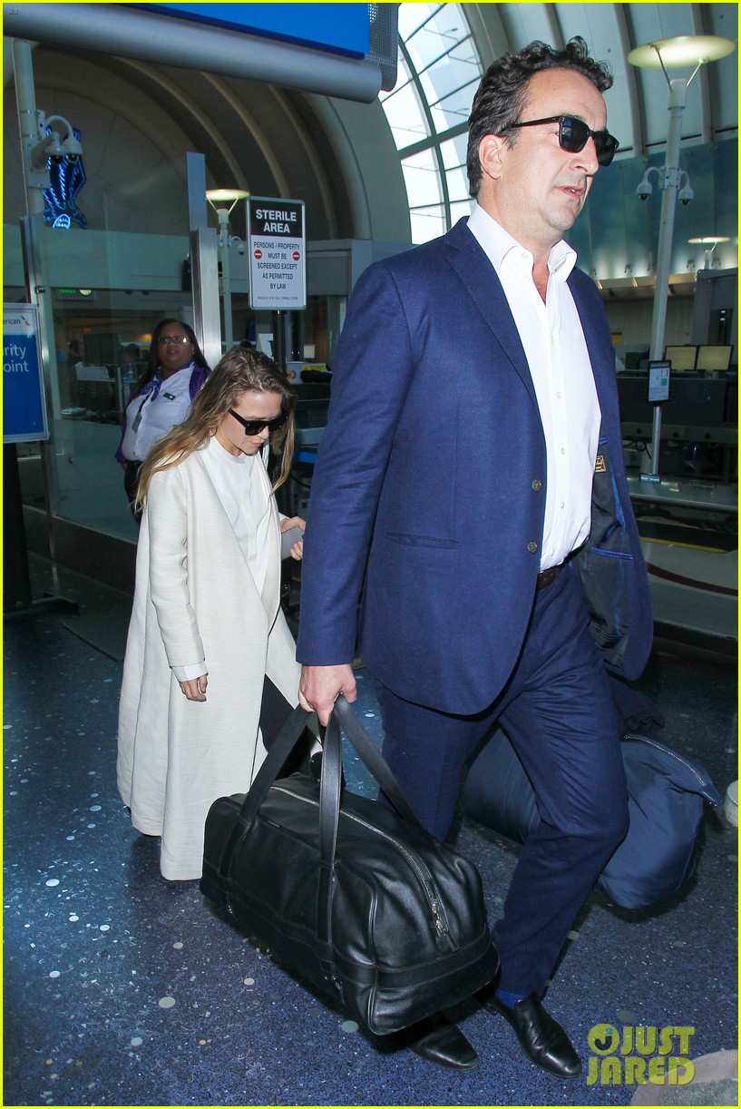 mary kate olsen lands at lax with husband olivier sarkozy 013620362