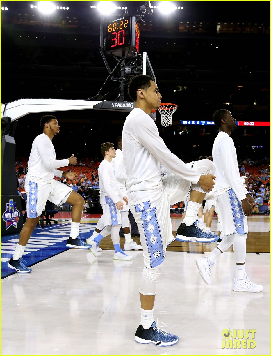celebs react to marcus paige crazy 3 pointer video tweets 013622848