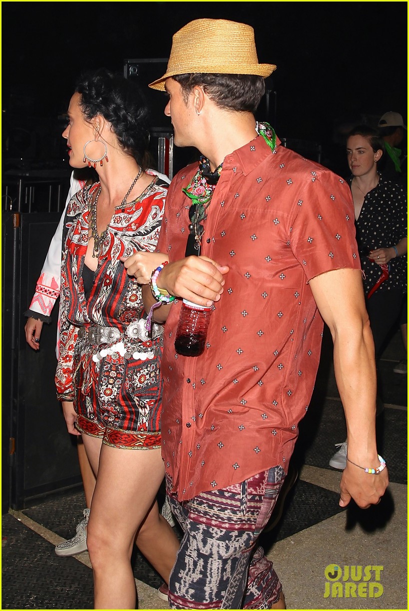 katy perry orlando bloom lock arms in matching outfits at coachella 2016 043634478