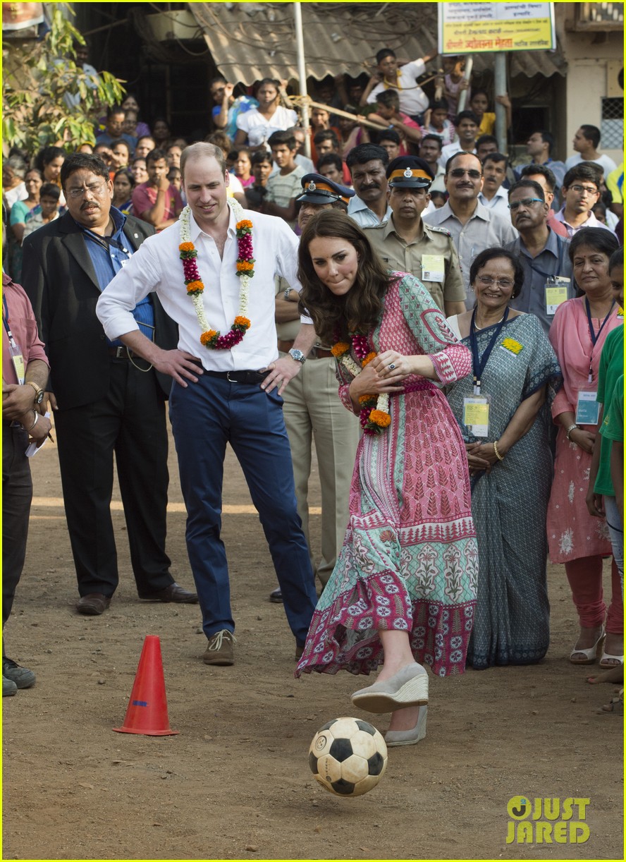 Prince William & Kate Midleton Attend BollywoodInspired Charity Gala