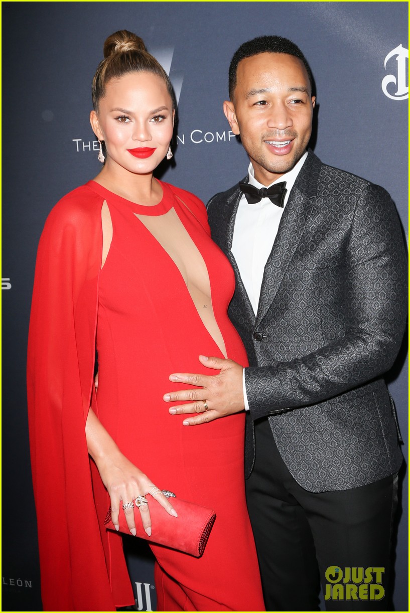Chrissy Teigen & John Legend Baby Girl Luna Simone Photo