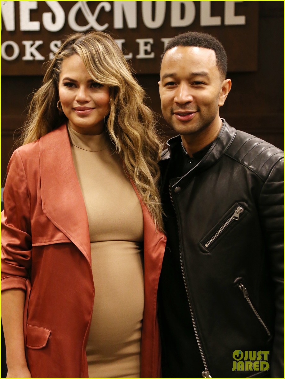 Chrissy Teigen & John Legend Baby Girl Luna Simone Photo