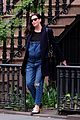 pregnant liv tyler accentuates baby bump in overalls 03