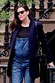 pregnant liv tyler accentuates baby bump in overalls 04