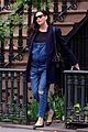 pregnant liv tyler accentuates baby bump in overalls 06