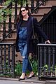 pregnant liv tyler accentuates baby bump in overalls 07