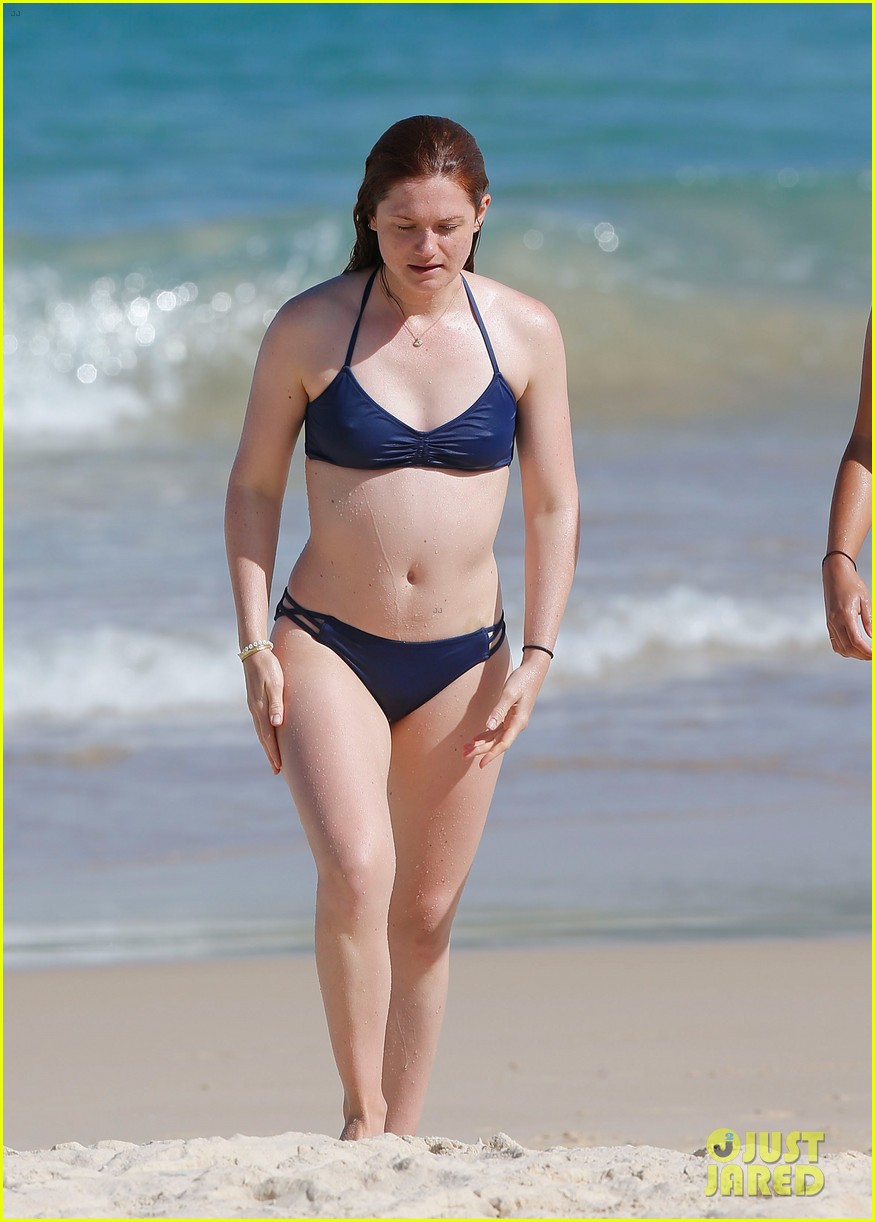 bonnie wright harry potter day on the beach 06