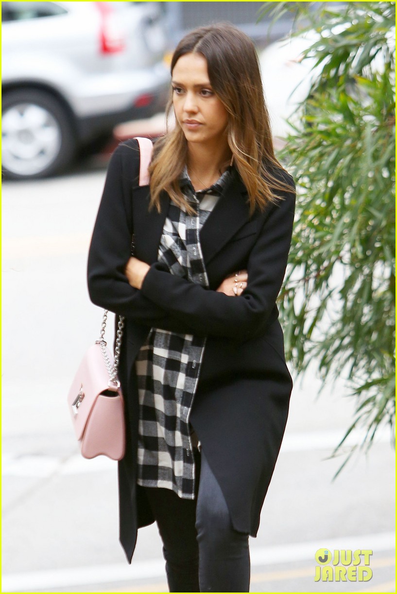 jessica alba spends a sweet day daughters 23