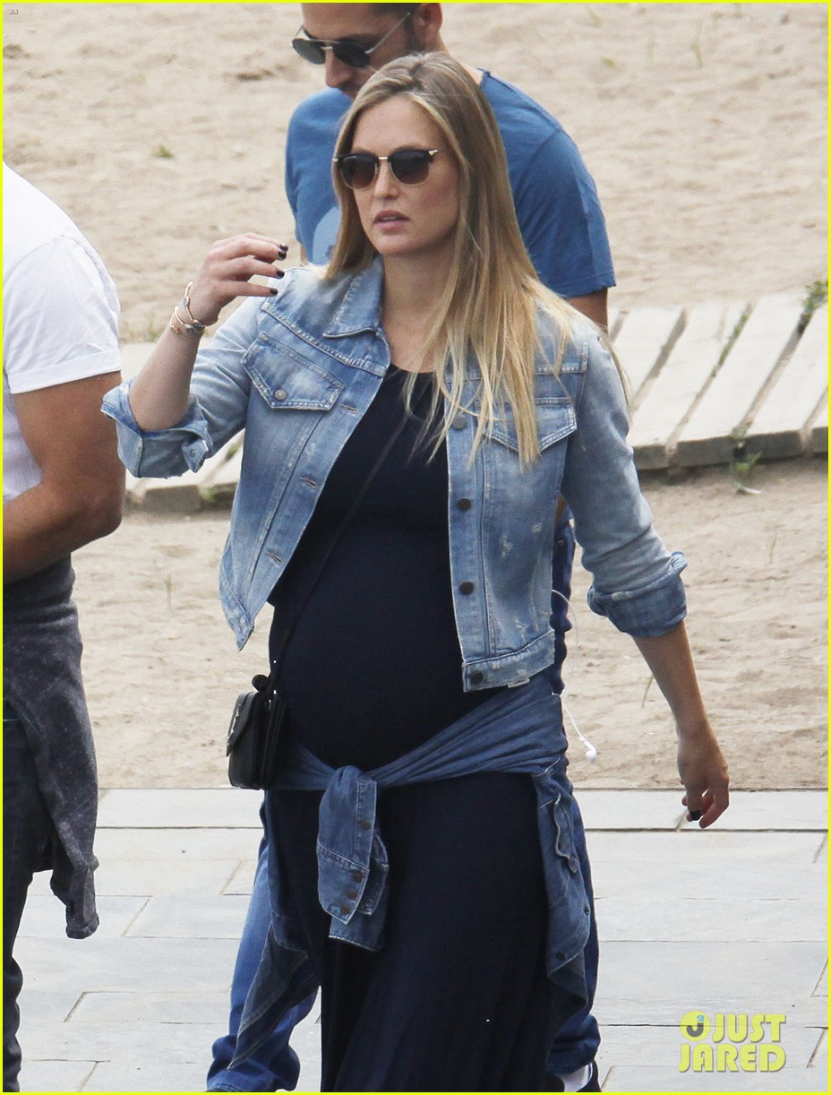 Pregnant Bar Refaeli & Hubby Adi Ezra Vacation in Barcelona Photo