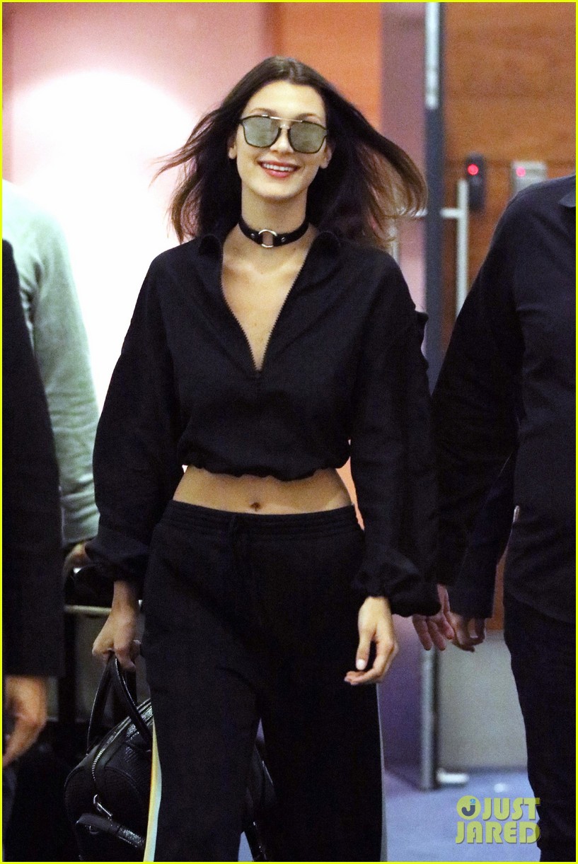 bella hadid arrives australia out with friends 06