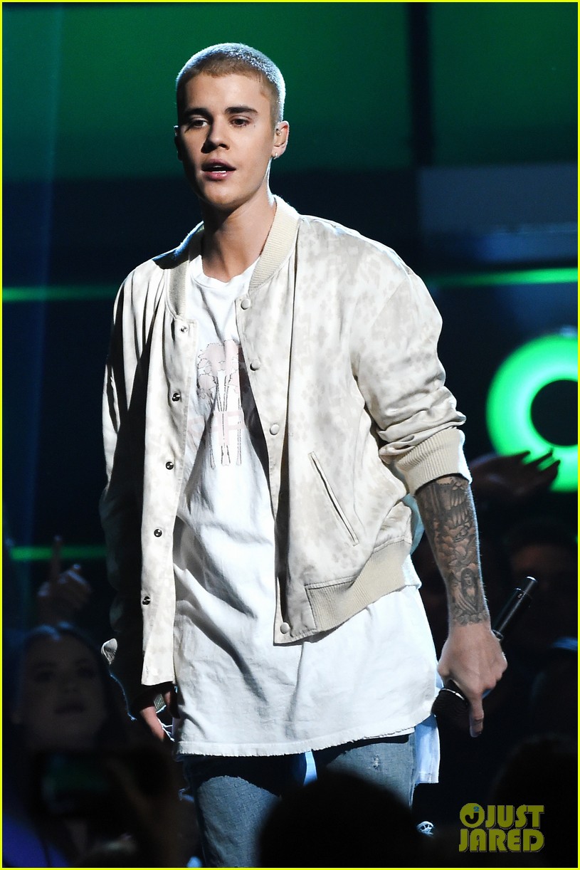 Justin Bieber's Billboard Music Awards 2016 Performance Video Watch