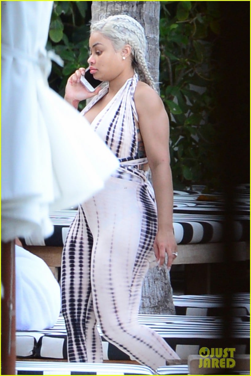 Blac Chyna Shows Off Her Baby Bump in Miami Photo 3658093 Photos