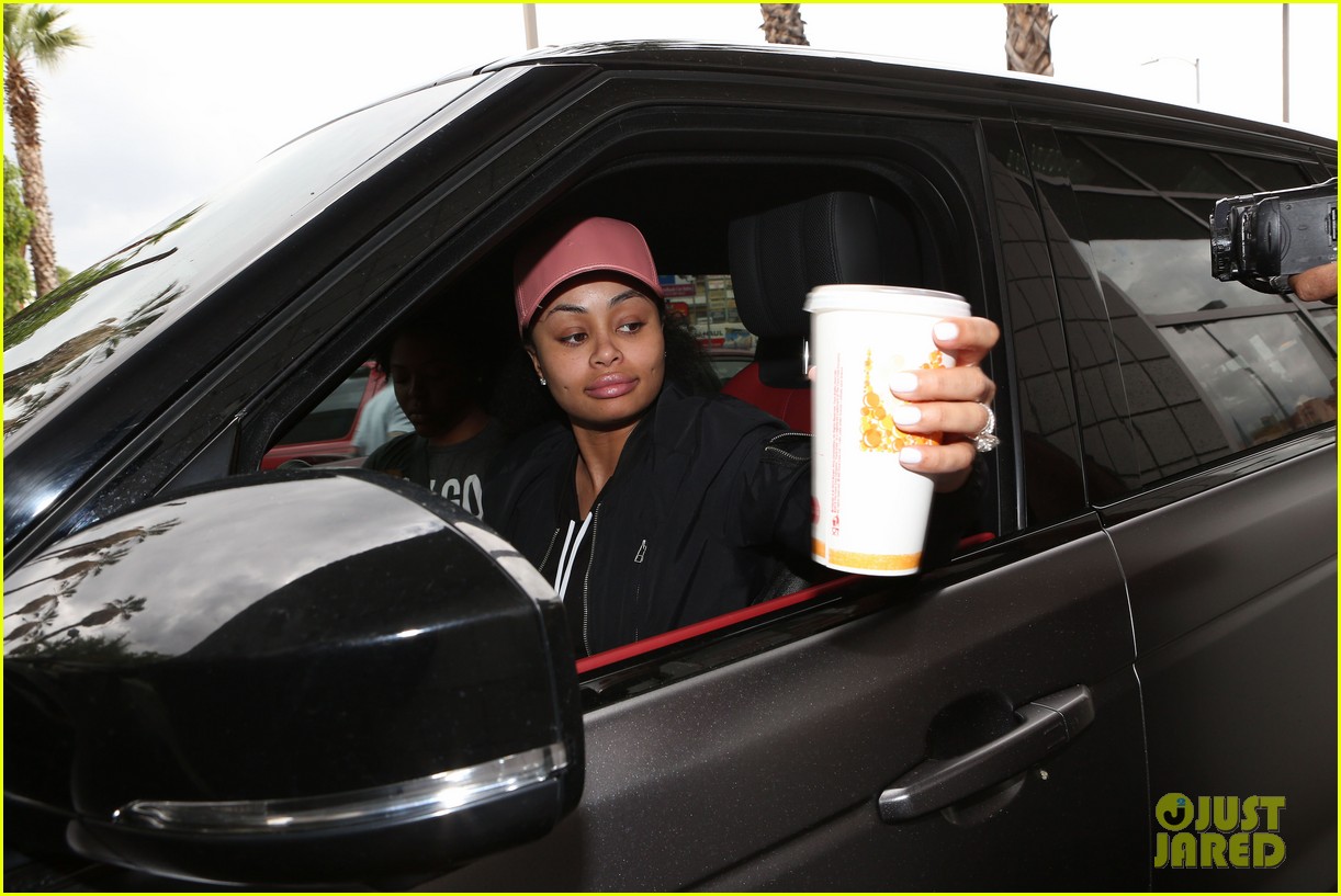 blac chyna spotted out after baby news 06