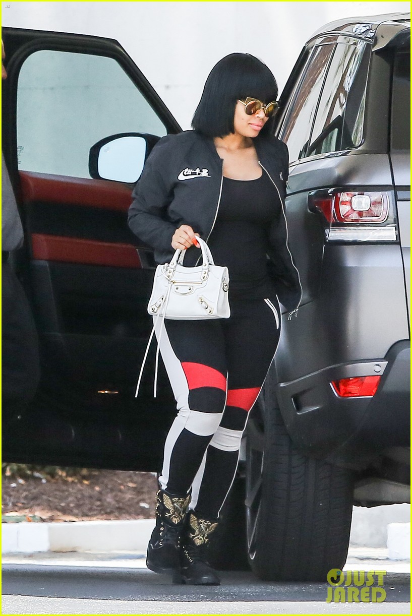 blac chyna shows off baby bump while shoe shopping 153667914