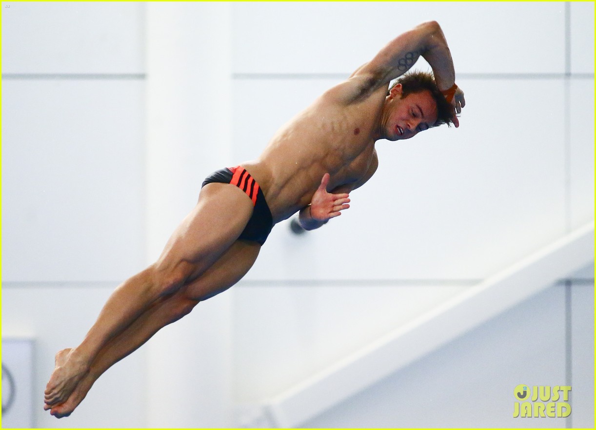 tom daley explains why speedos are so tight 233664174