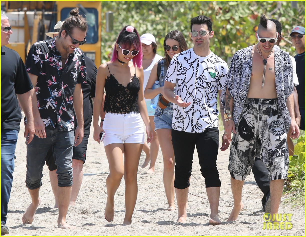 dnce miami volleyball tourney iheart pool party 073662746