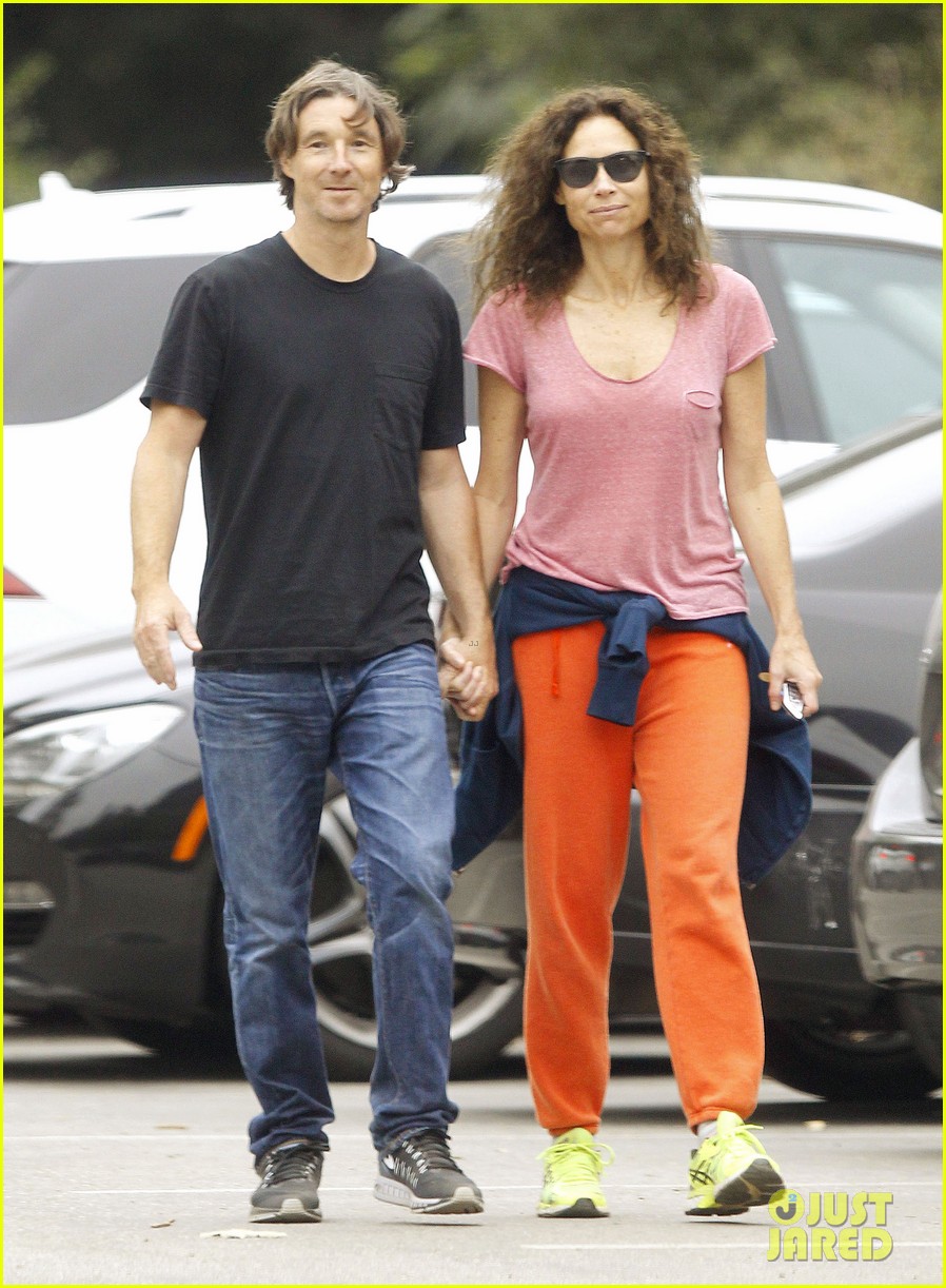 minnie driver and boyfriend neville wakefield pack on the pda on morning stroll 163661045