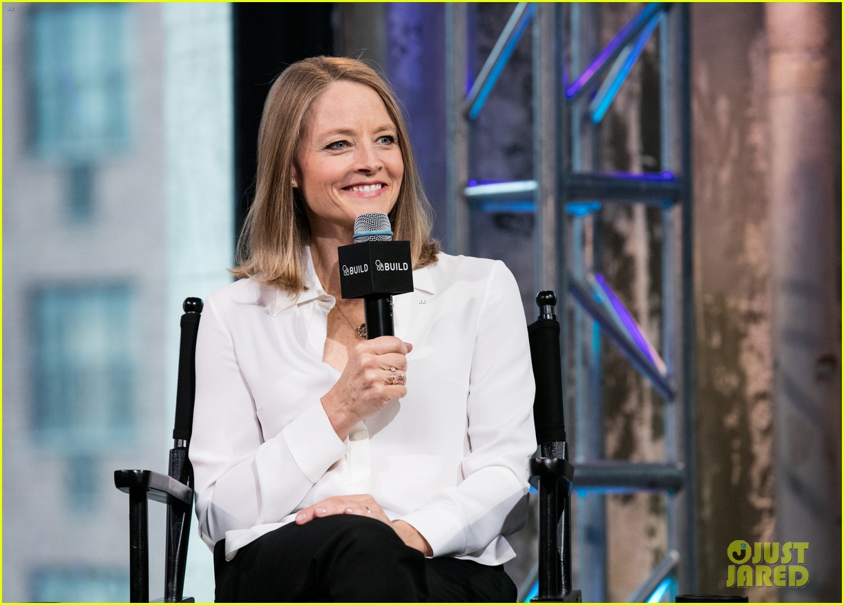 jodie foster plays round of egg russian roulette video 203651420