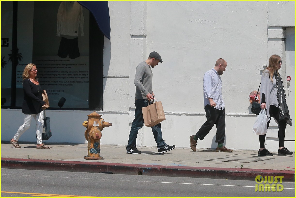 charlie hunnam shopping lunch girlfriend morgana mcnelis family 073669790