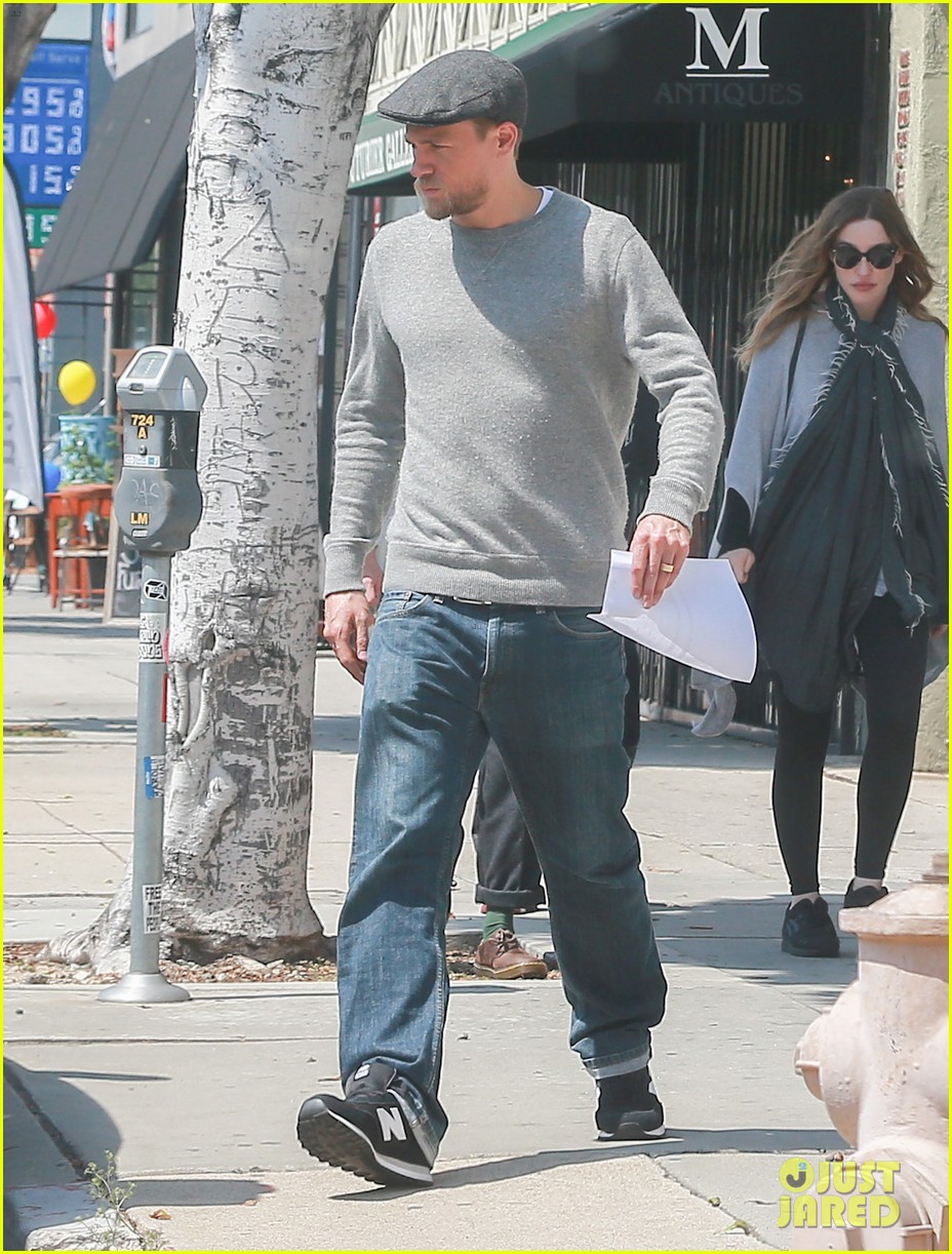 charlie hunnam shopping lunch girlfriend morgana mcnelis family 17
