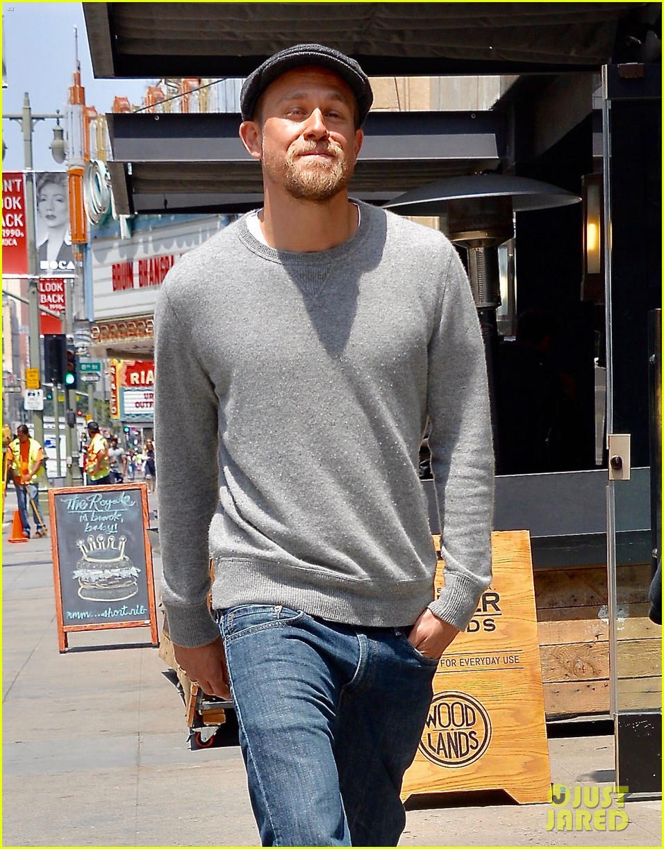 charlie hunnam smiles away during outing with girlfriend morgana mcnelis 023670568
