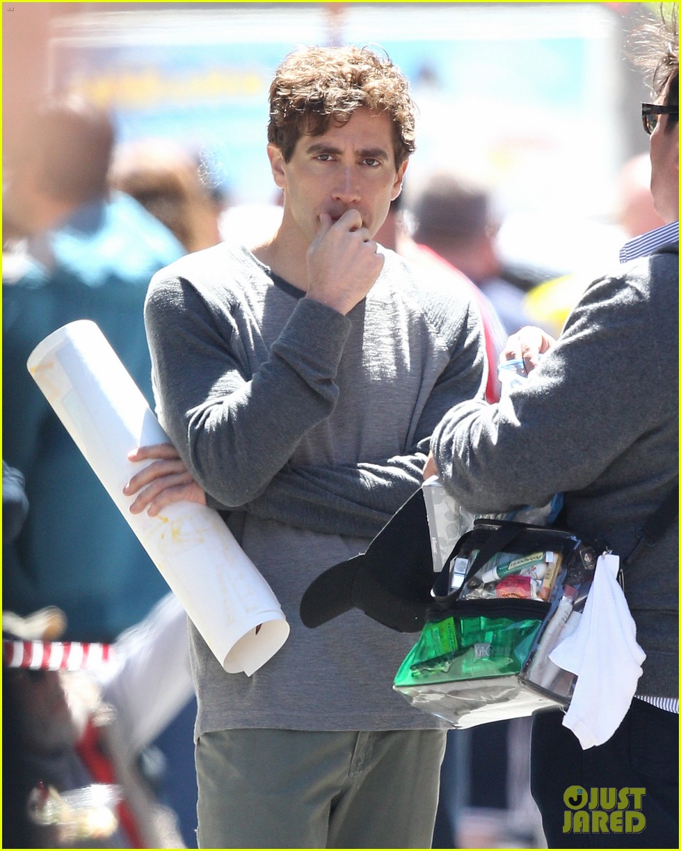 jake gyllenhaal stronger filming boston sign 08
