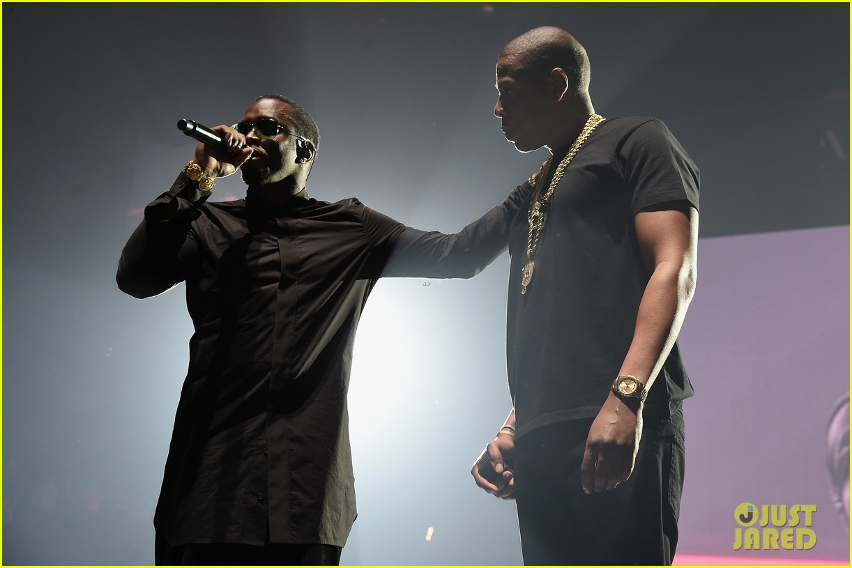jay z gives surprise performance at bad boy reunion show 323662485